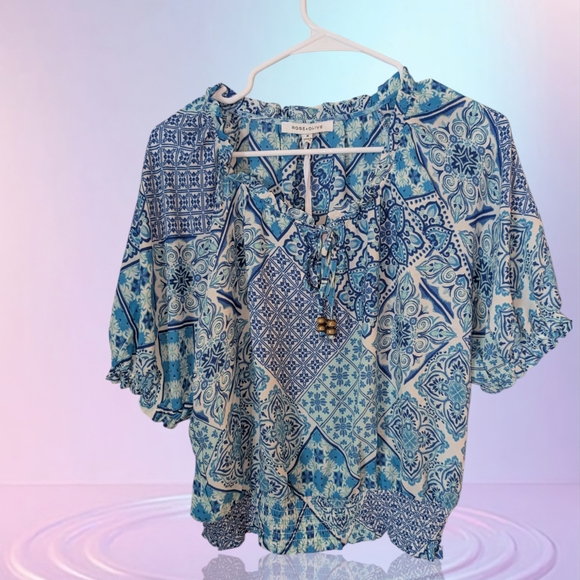 Rose & Olive Tops - NWT-- Ladies Rose & Olive Flutter Sleeve Blouse Size Medium